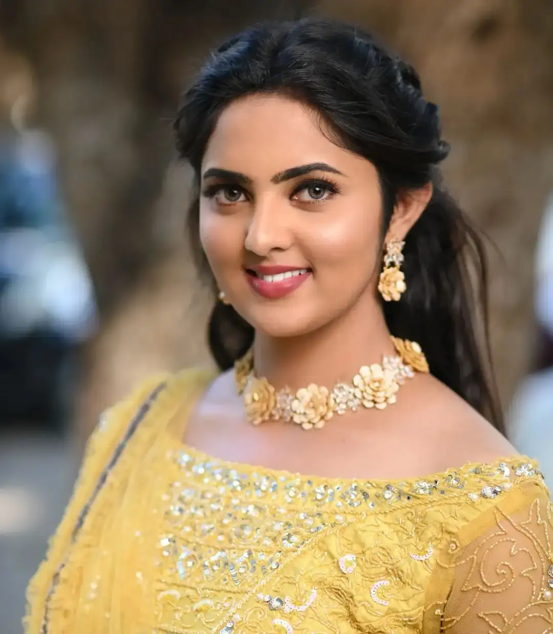 INDIAN TV ACTRESS RADHIKA PREETI IN YELLOW LEHENGA CHOLI